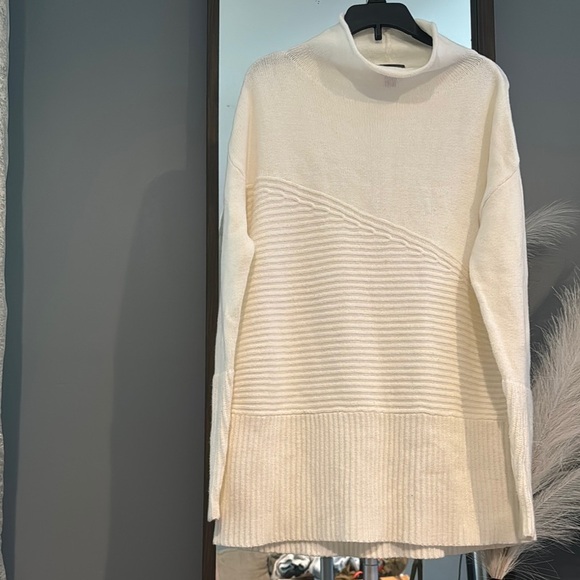 Vince Camuto Cream Turtleneck Sweater with Ribbed Texture - Picture 1 of 6